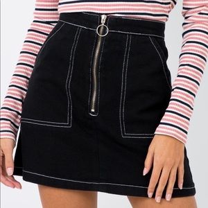 Zip up black jean mini skirt 🖤